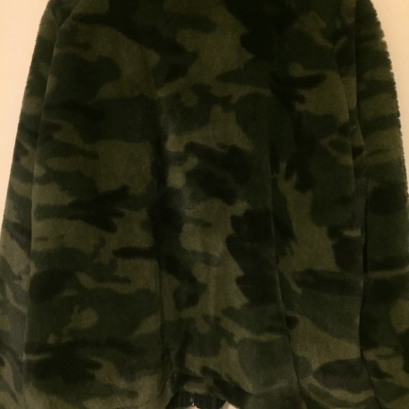 Camo Faux Fur Collarless Fall Jacket - Picture 6 of 6